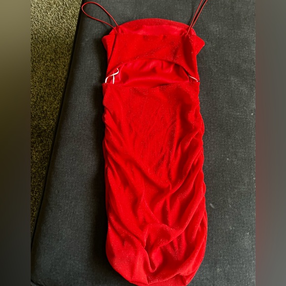 Red dress - Picture 2 of 2